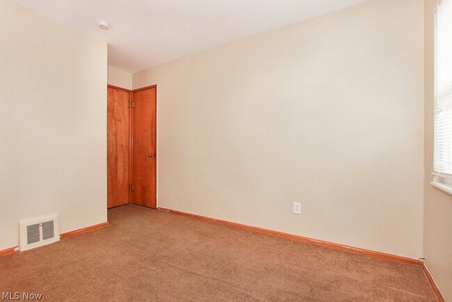 Building Photo - 15305 Rockside Rd