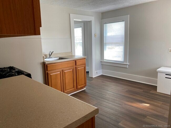 Building Photo - 435 Migeon Ave