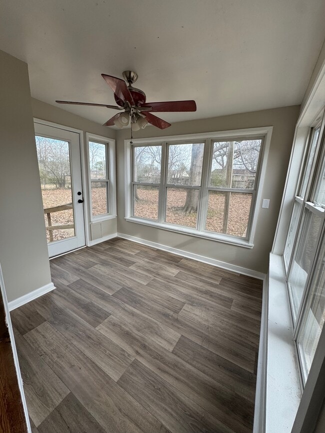 Building Photo - 708 Vassar Dr