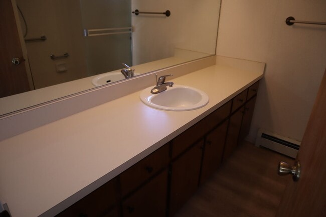 Building Photo - Livable, Lovable, & Avaiable!