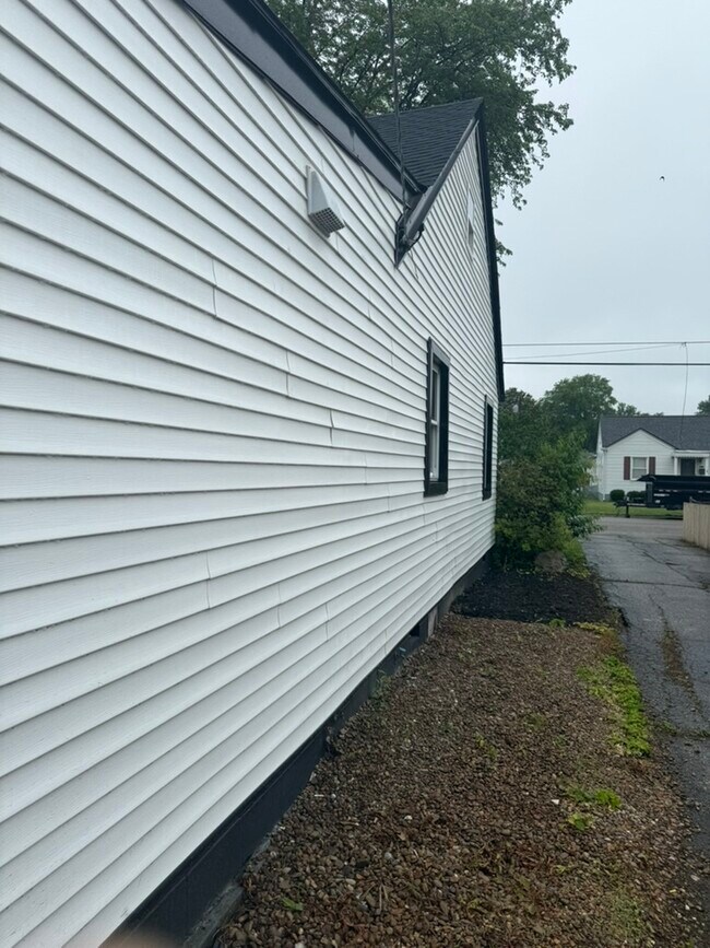 Building Photo - 3007 Daviess St