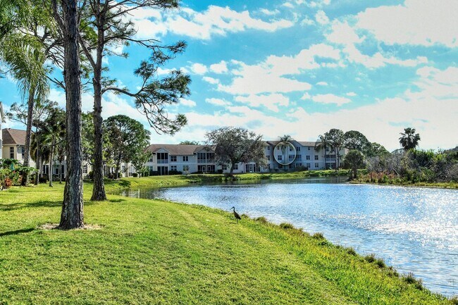 Building Photo - Spacious 3 bedroom, 2 bath condo with a lake view in Palmer Ranch