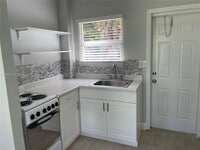 Building Photo - 2805 NE 6th Ln