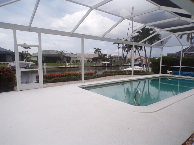 Building Photo - 2839 Via Paloma Dr