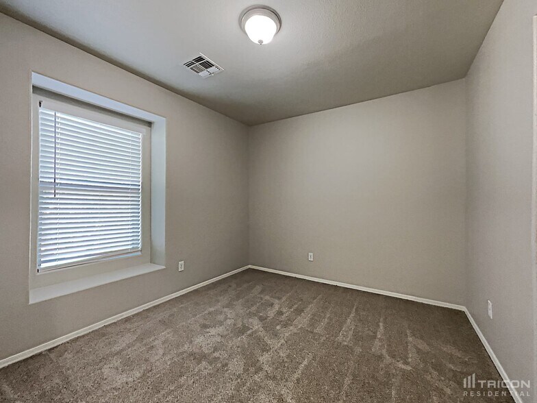 Building Photo - 40268 W Helen Ct