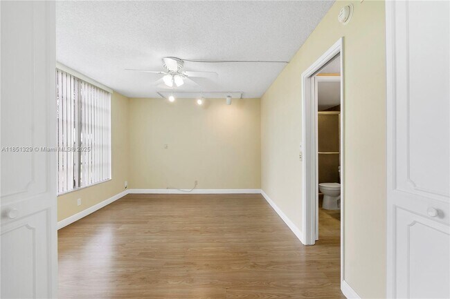 Building Photo - 3351 S Palm Aire Dr