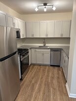 Building Photo - 805 N Bethlehem Pike