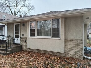 Building Photo - 3520 S 39th Ave