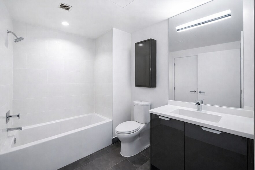 Building Photo - 110 Channel St