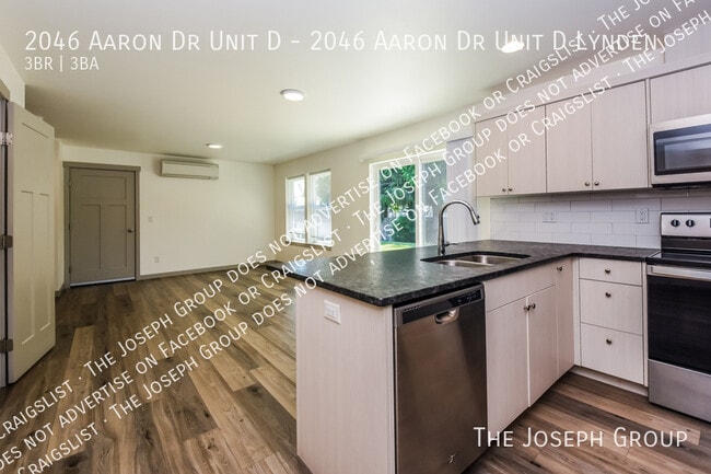 Building Photo - 2046 Aaron Dr