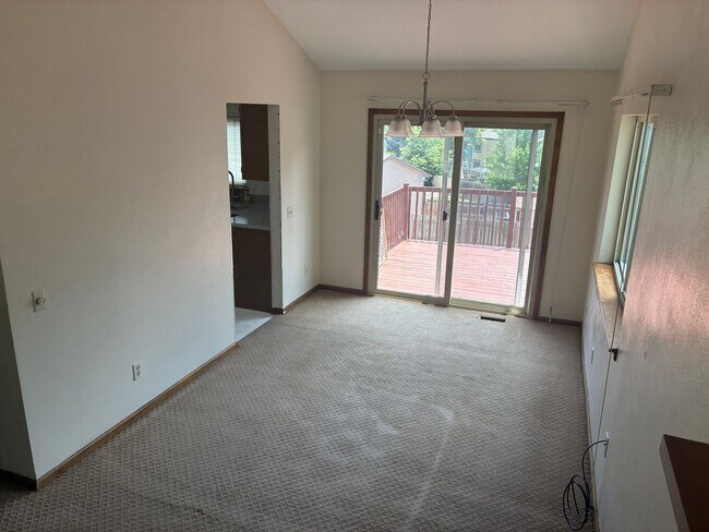 Building Photo - Beautiful 3-Bedroom, 3-Bath Home With Grea...