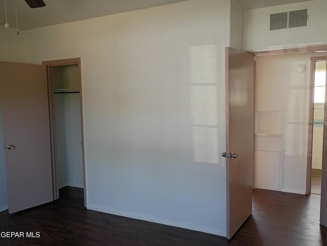 Building Photo - 4704 Clifton Ave