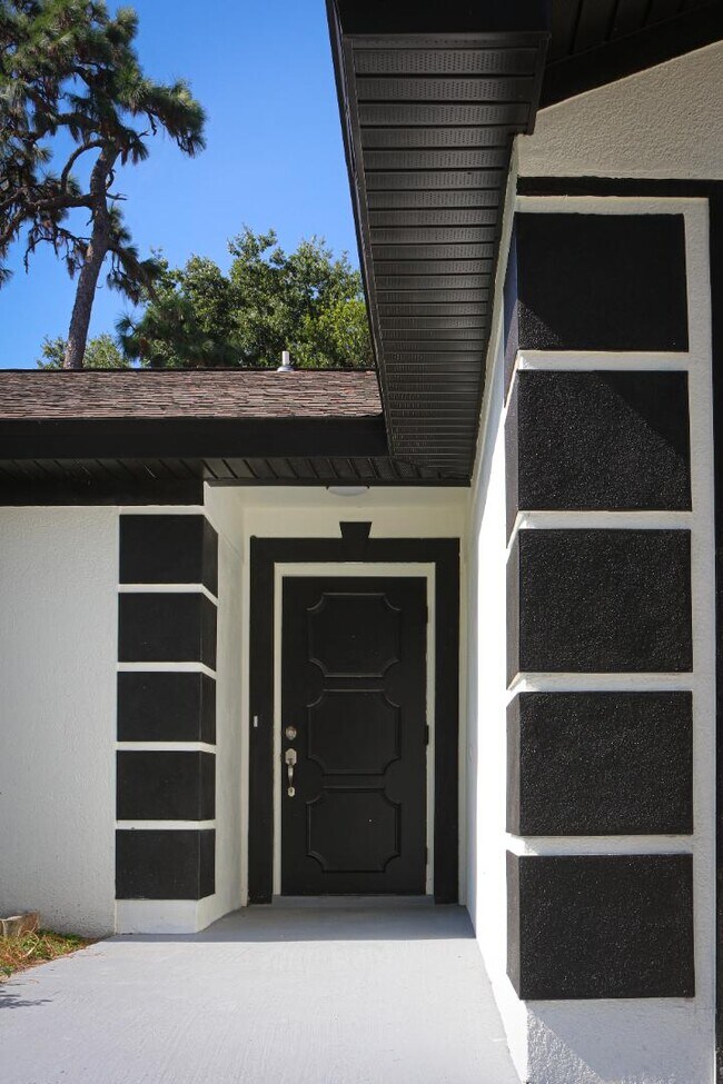 Building Photo - 2958 Bermuda Ave S