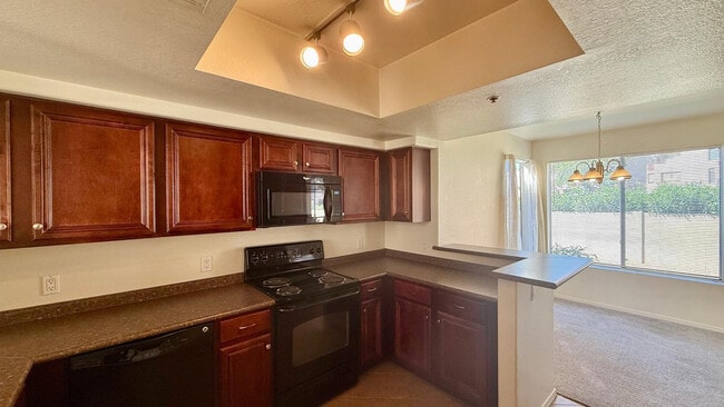 Building Photo - 4925 E Desert Cove Ave