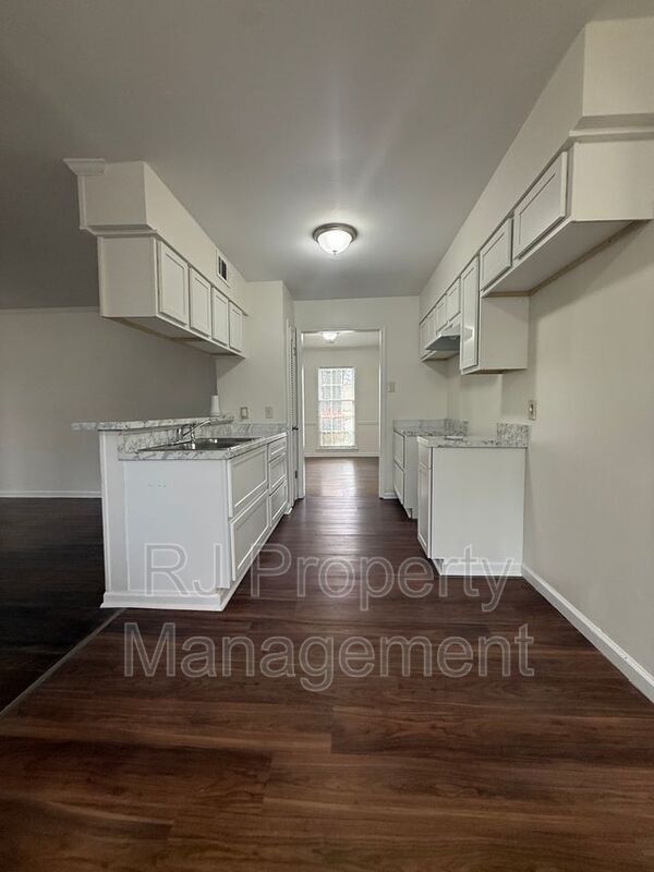 Building Photo - 5512 Cottonwood Rd