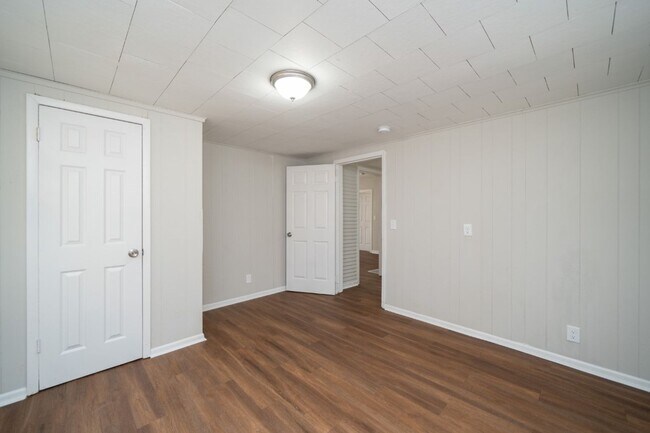 Building Photo - Charming Corner-Lot Home in Bessemer – So ...