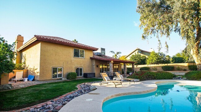 Building Photo - Heated Pool Home/Split Level Magic Zip Code