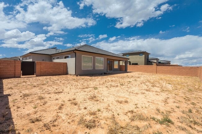 Building Photo - 1478 W 540 N