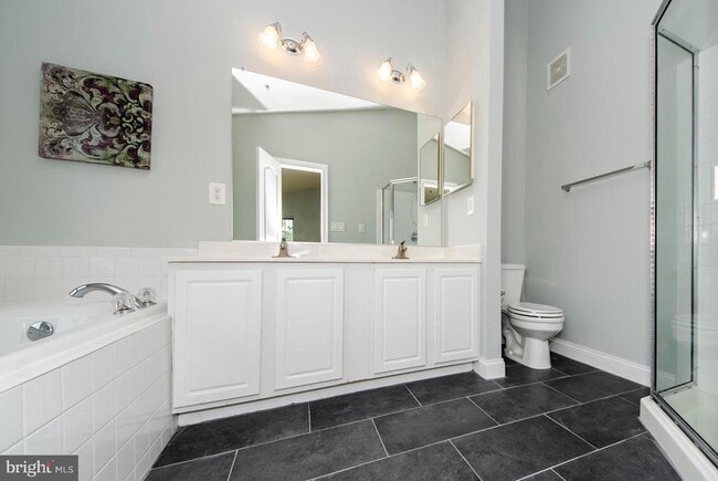 Building Photo - 8069 Gatehouse Rd