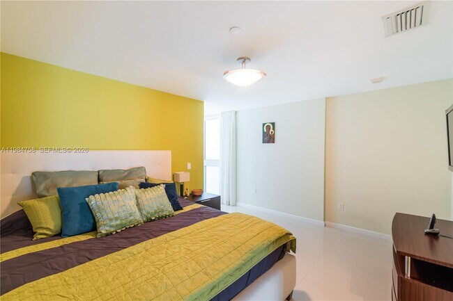 Building Photo - 2950 NE 188th St