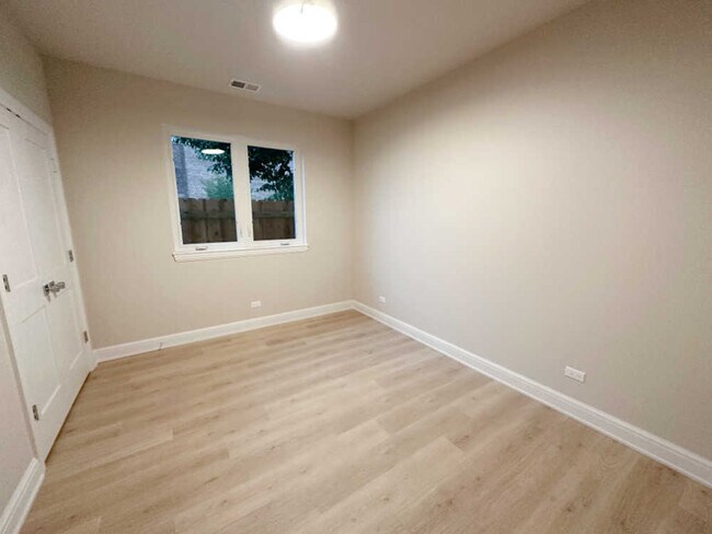 Building Photo - 4315 S Indiana Ave