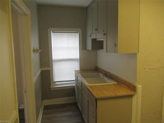 Building Photo - 133 W Jackson St