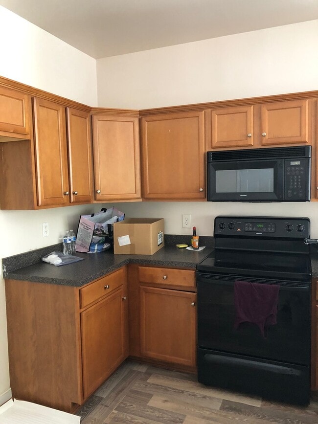 Building Photo - 3 Bdrm/2.5 Bth Home Located Close to I-95