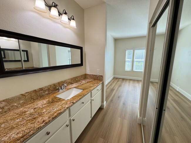 Building Photo - Immaculate 2Bd/2Ba Condo w/Brand New Floor...