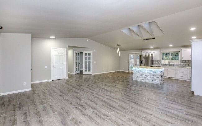 Building Photo - Edgewood Rambler