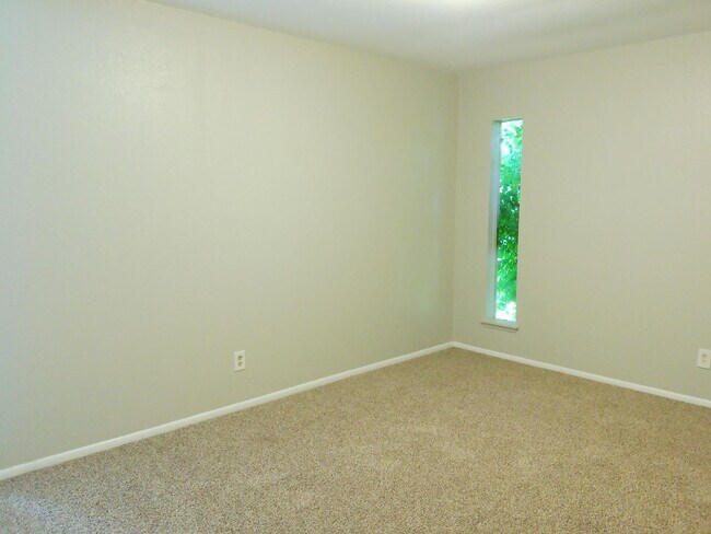 Building Photo - 4622 Newbury Ln
