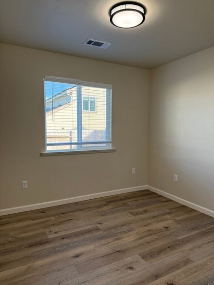 Building Photo - 1660 Ascent Pl