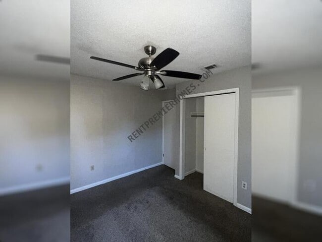 Building Photo - 404 Live Oak Dr