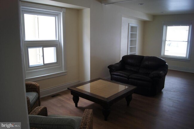 Building Photo - 402 Jefferson Ave
