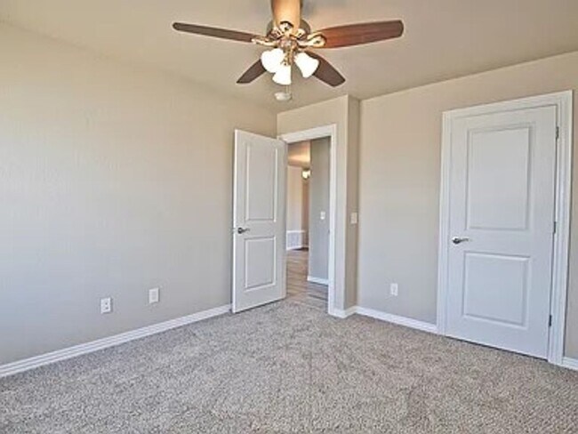 Building Photo - GREAT LOCATION IN CENTERTON!!!