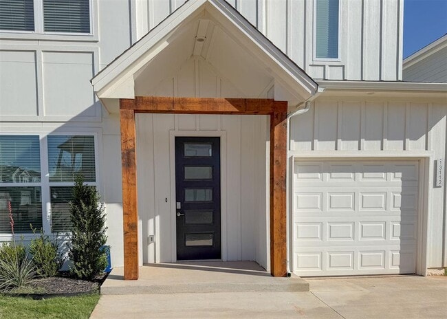 Building Photo - 13112 Maplewood Ave