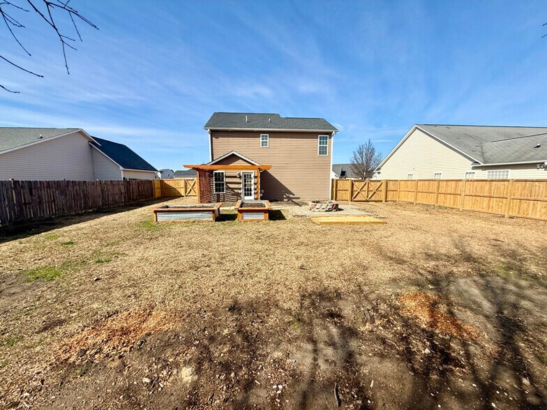 Building Photo - 2120 Yellowbrick Rd