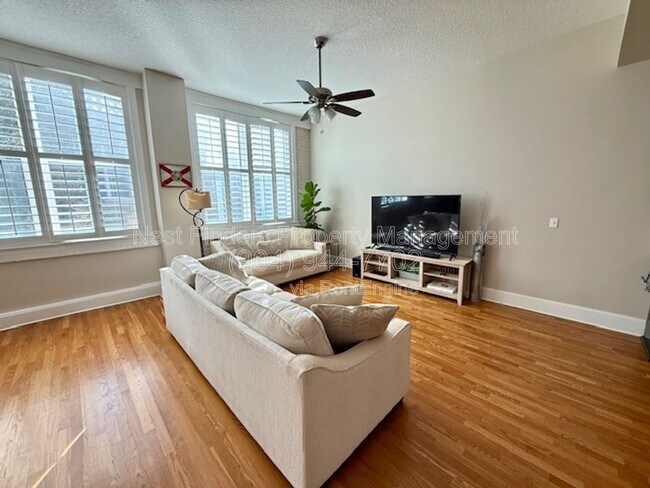 Building Photo - 2525 College St