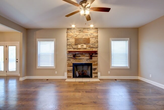 Building Photo - 332 Bluebriar Trc