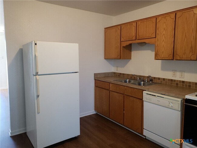 Building Photo - 4201 Primrose Dr