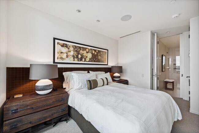 Building Photo - Millennium Tower - 2 bedrooms + den