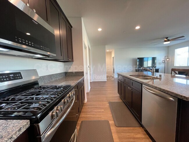 Building Photo - 620 Brittania Rd