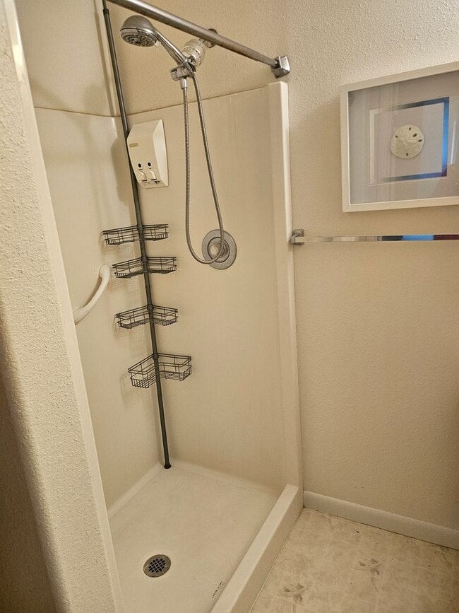 Building Photo - 837 W 30 S St