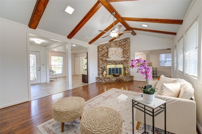 Building Photo - 1107 Blue Willow Dr