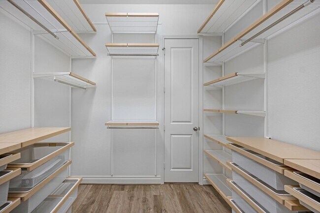 Building Photo - 4014 Emerson Cove Dr