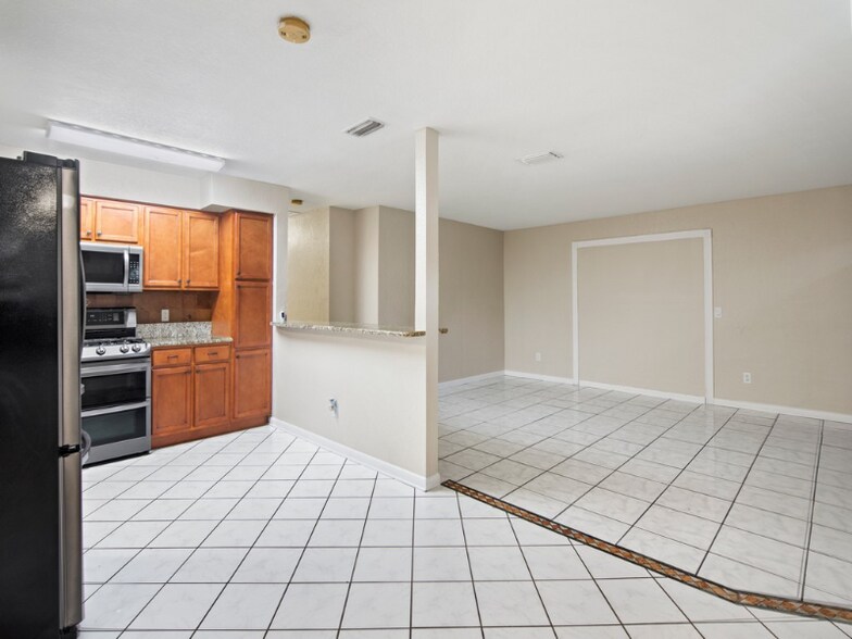 Building Photo - 1219 S 10th St