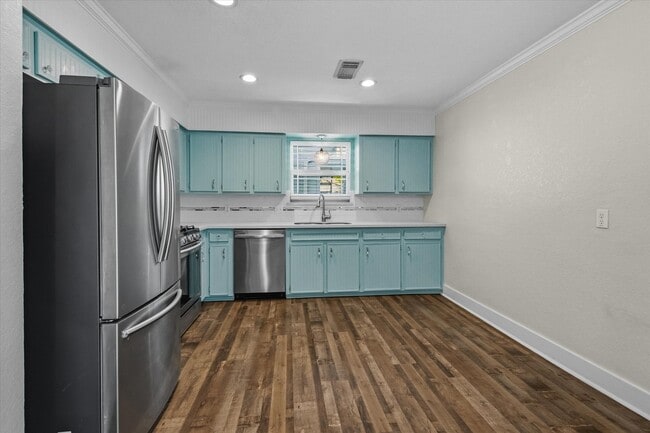 Building Photo - 606 Warsaw Dr