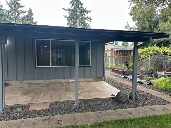 Building Photo - Beautiful 3 bedroom 2 bath house in Thurston!