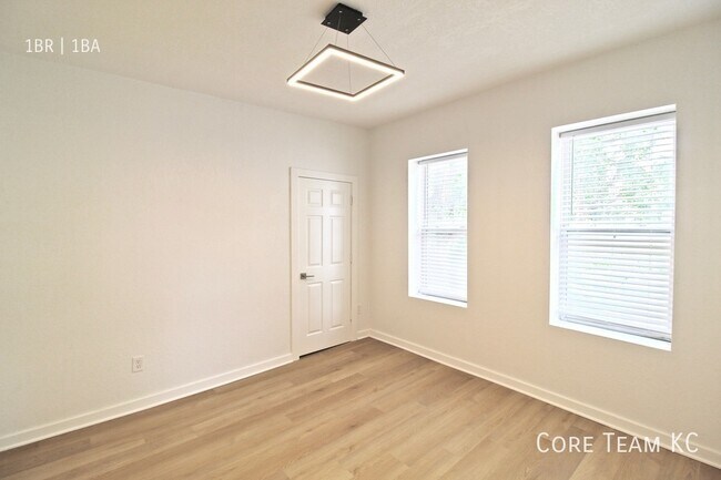 Building Photo - 712 Linwood Blvd