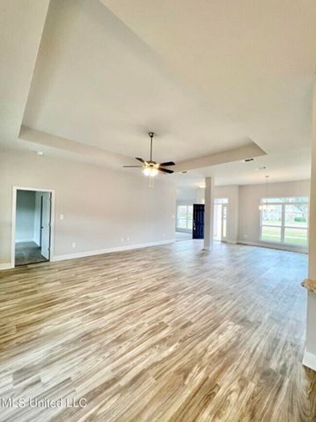 Building Photo - Luxury 4 bedroom 3 bath Home for rent