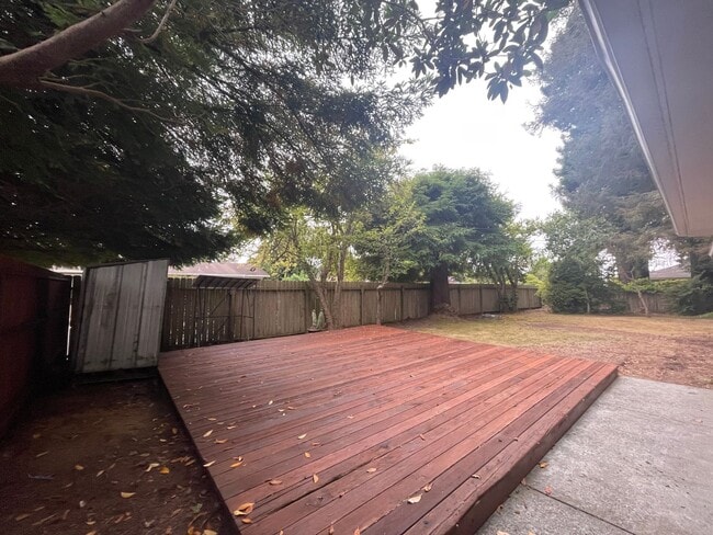 Building Photo - Charming Pet Friendly, 3-Bedroom 1-Bath, p...